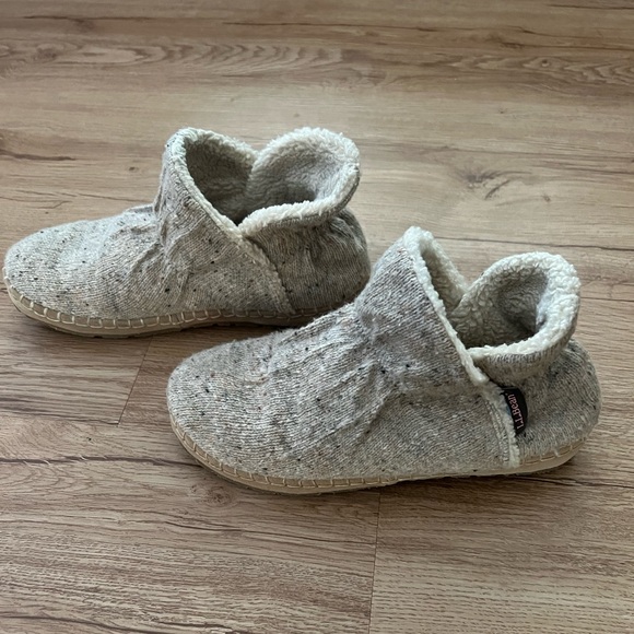 LL Bean shoes - Picture 2 of 4